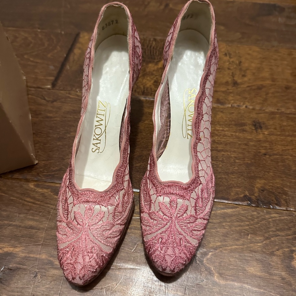 Elegant Pink Heels with Floral Lace Design